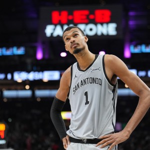 开云权威入口-马刺2月以来16胜1负 进攻效率第1&amp;防守效率第2 7人当过单场得分王